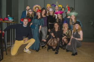 photo avec accessoires pour la christmas party clifford chance