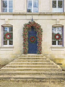vue entrée du chateau avec porte et fenetres decord Noel